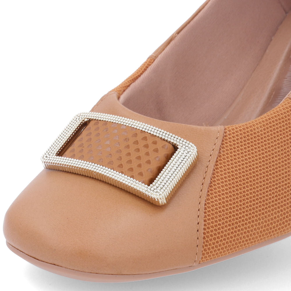 Scarpin Marrom Salto Bloco Couro Lateral Tecido